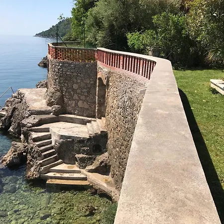 Apartman Beachfront Sonja - *