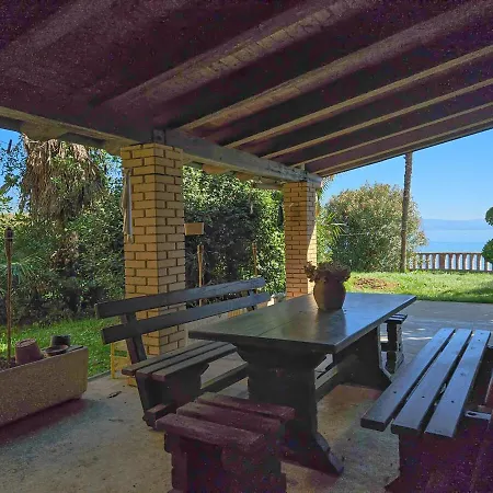 Beachfront Sonja - アパート