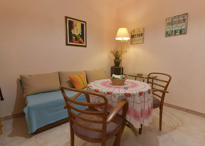 Beachfront Sonja - * 洛夫兰