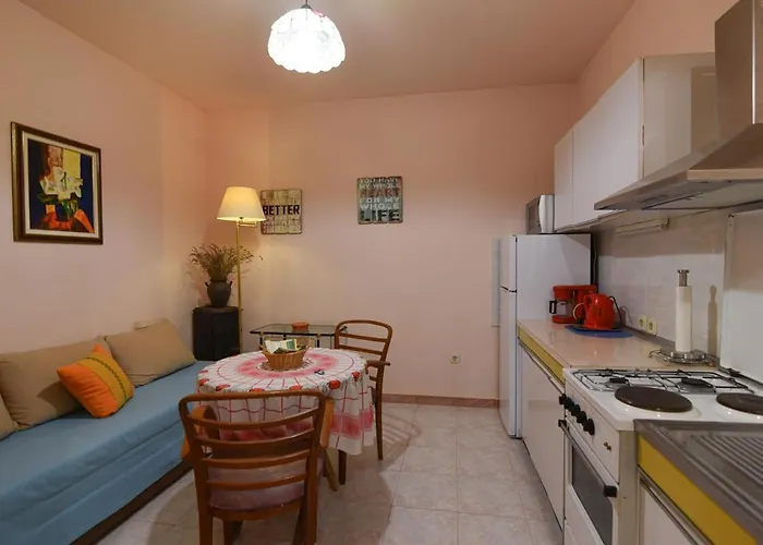 Beachfront Sonja - *